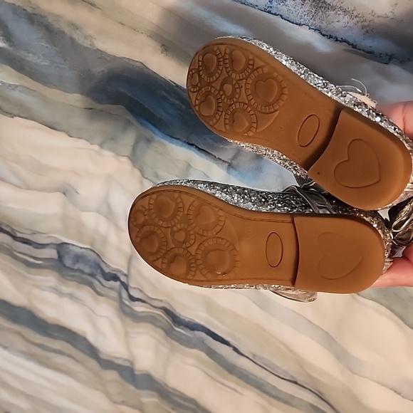 Silver sparkly shoes size 27 with velcro strap - Picture 3 of 6